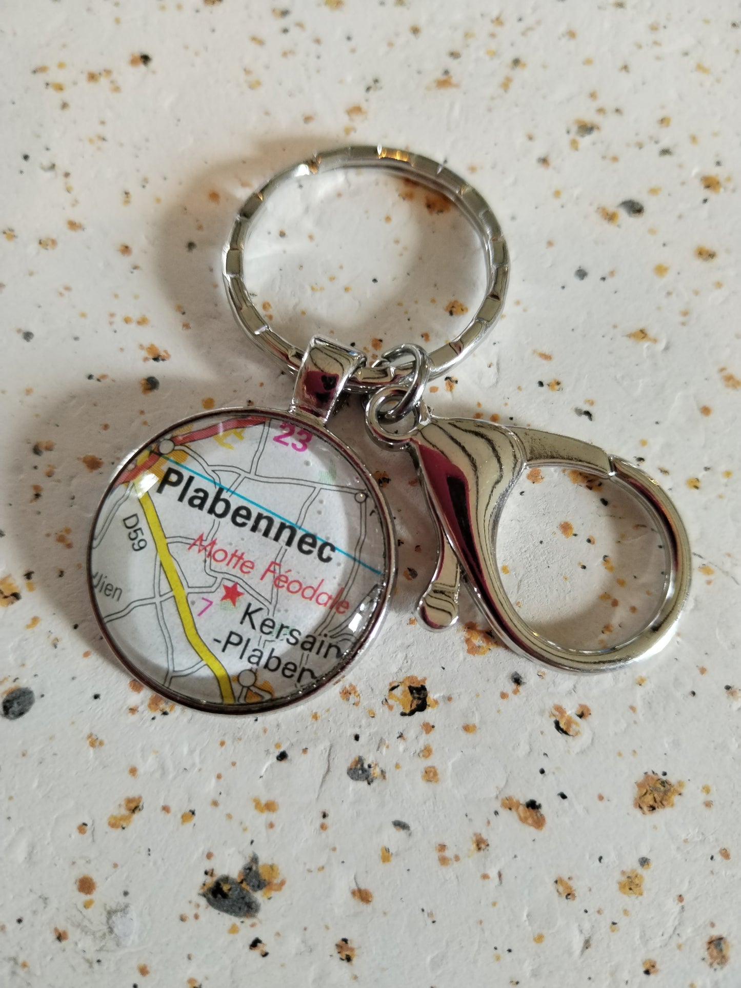 Porte-clé Plabennec – Carte routière recyclée | Souvenir de Bretagne