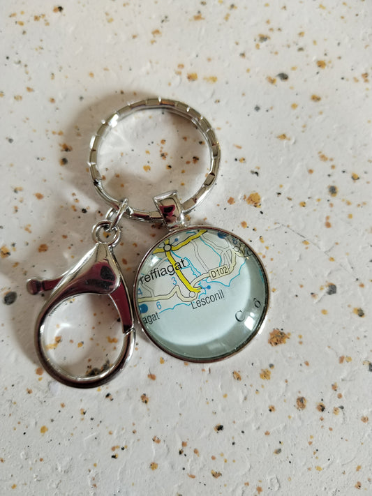 Porte-clé LESCONIL - Un fragment de voyage à emporter - Bijou recyclé