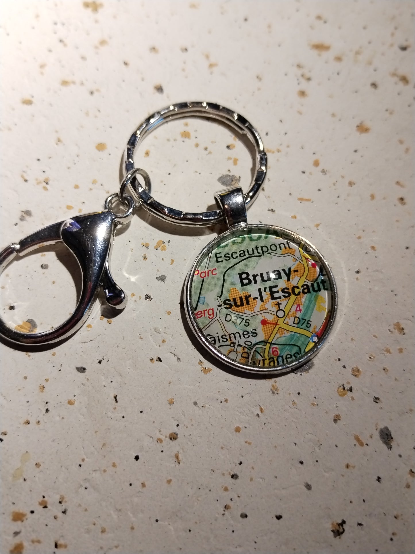 Porte-clefs cabochon 25mm - Recyclage carte routière - BRUAY SUR L'ESCAUT