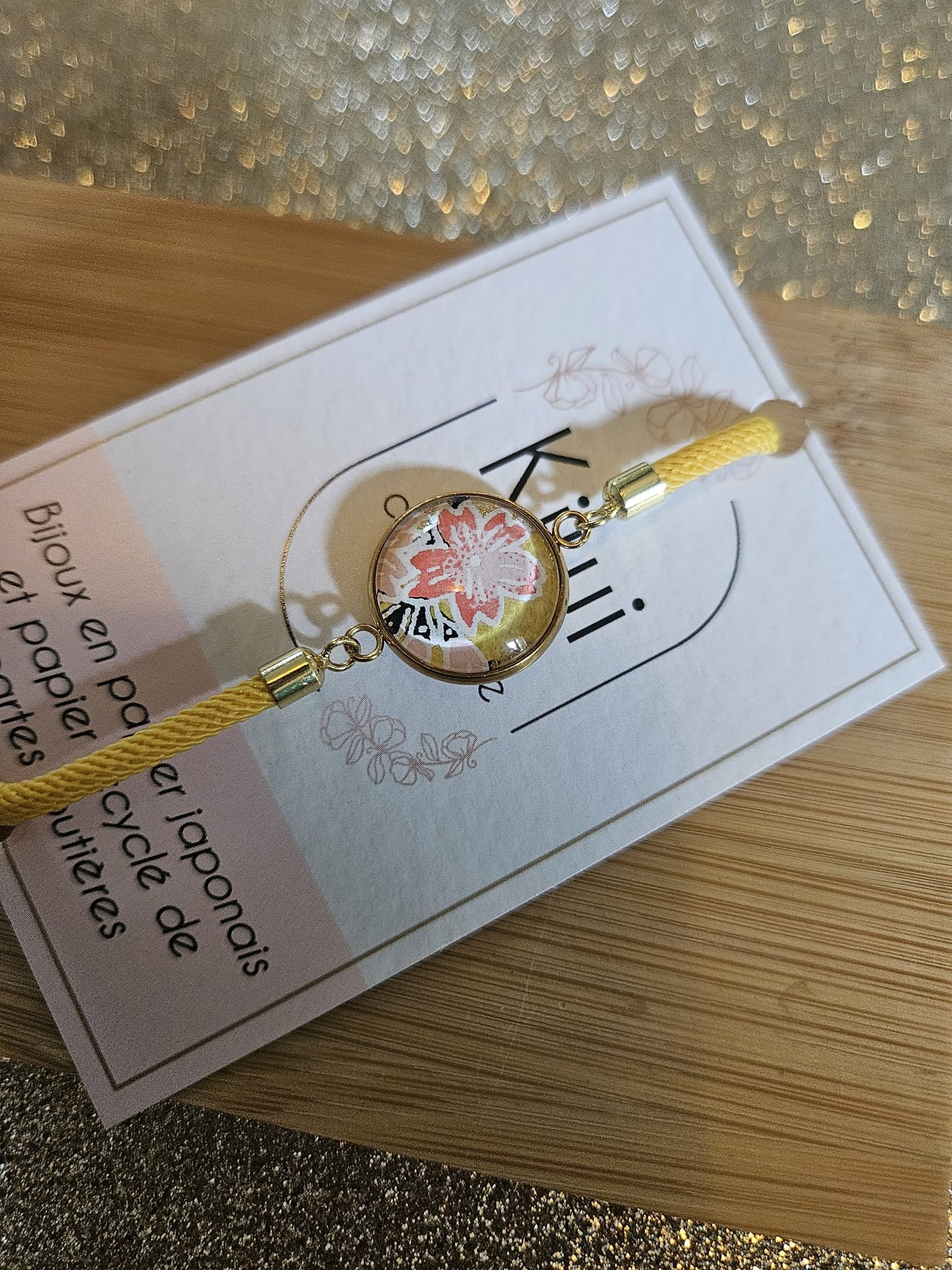 Bracelet réglable en coton jaune - cabochon jaune fleur rose