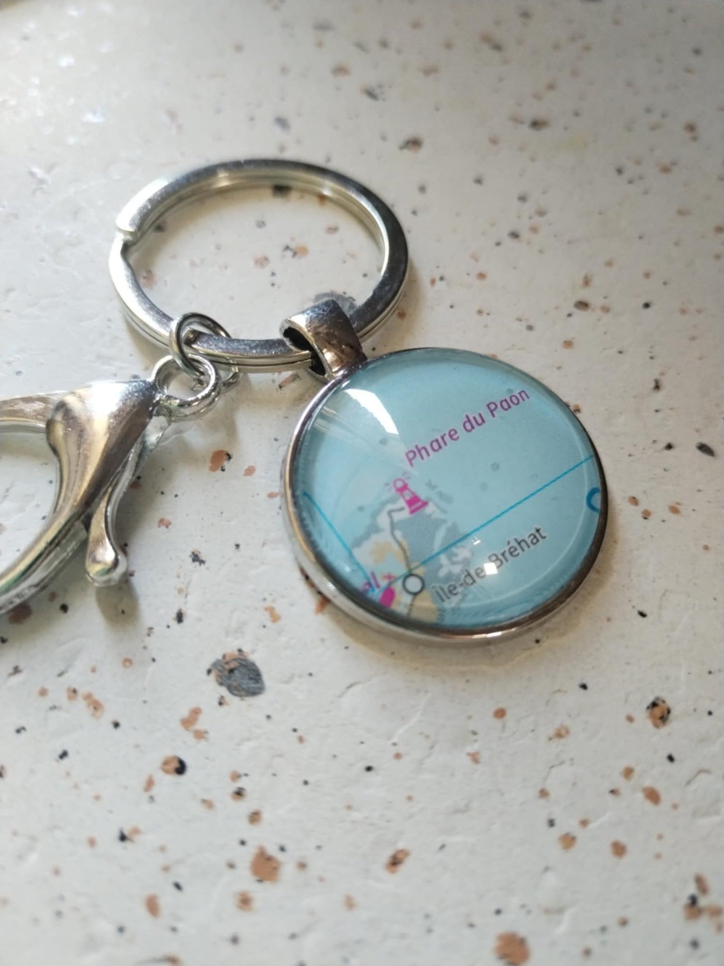 Porte-clé Phare du Paon – Carte routière recyclée | Souvenir de Bretagne