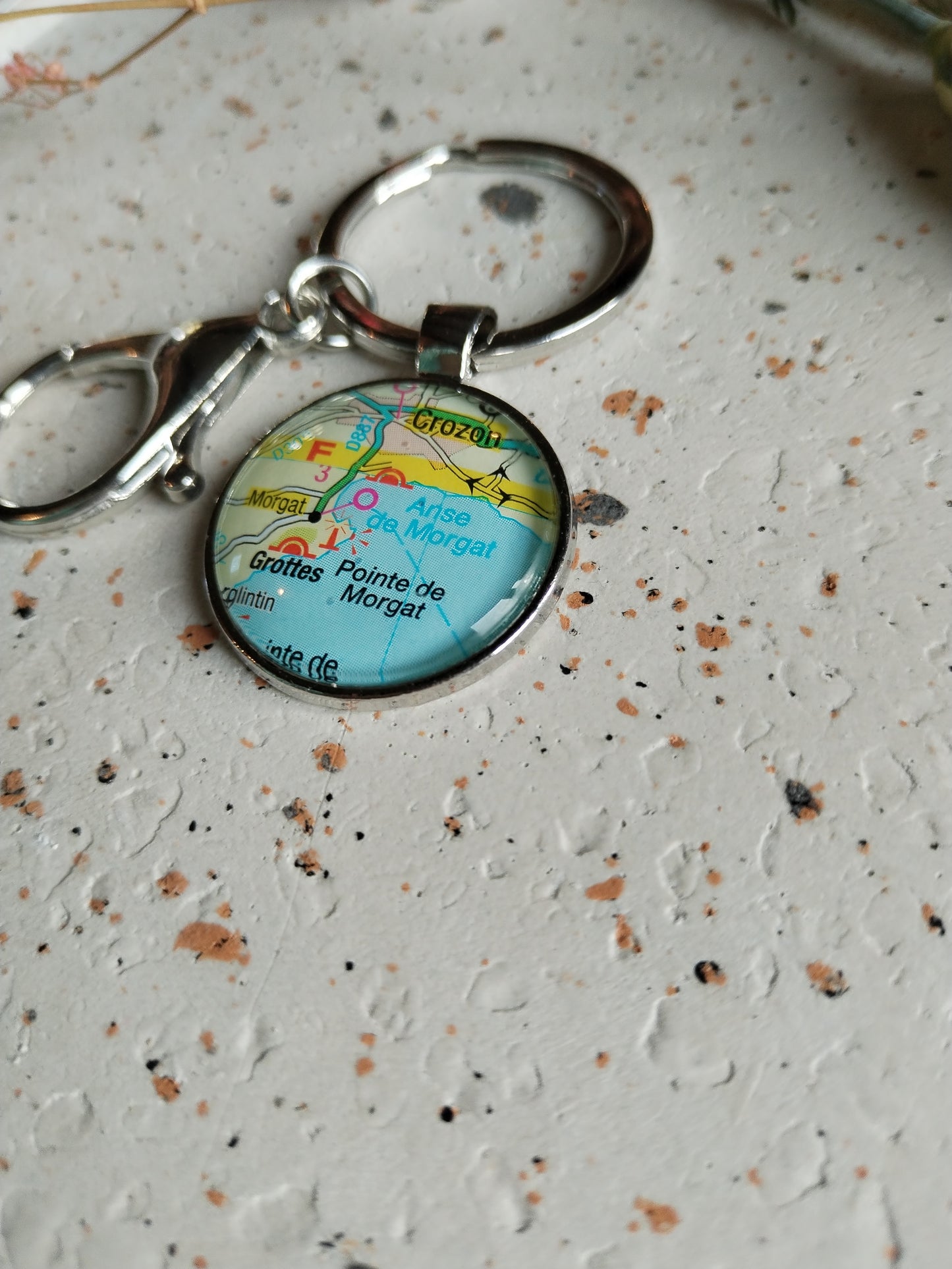 Porte clé pointe de Morgat carte routière -recyclage