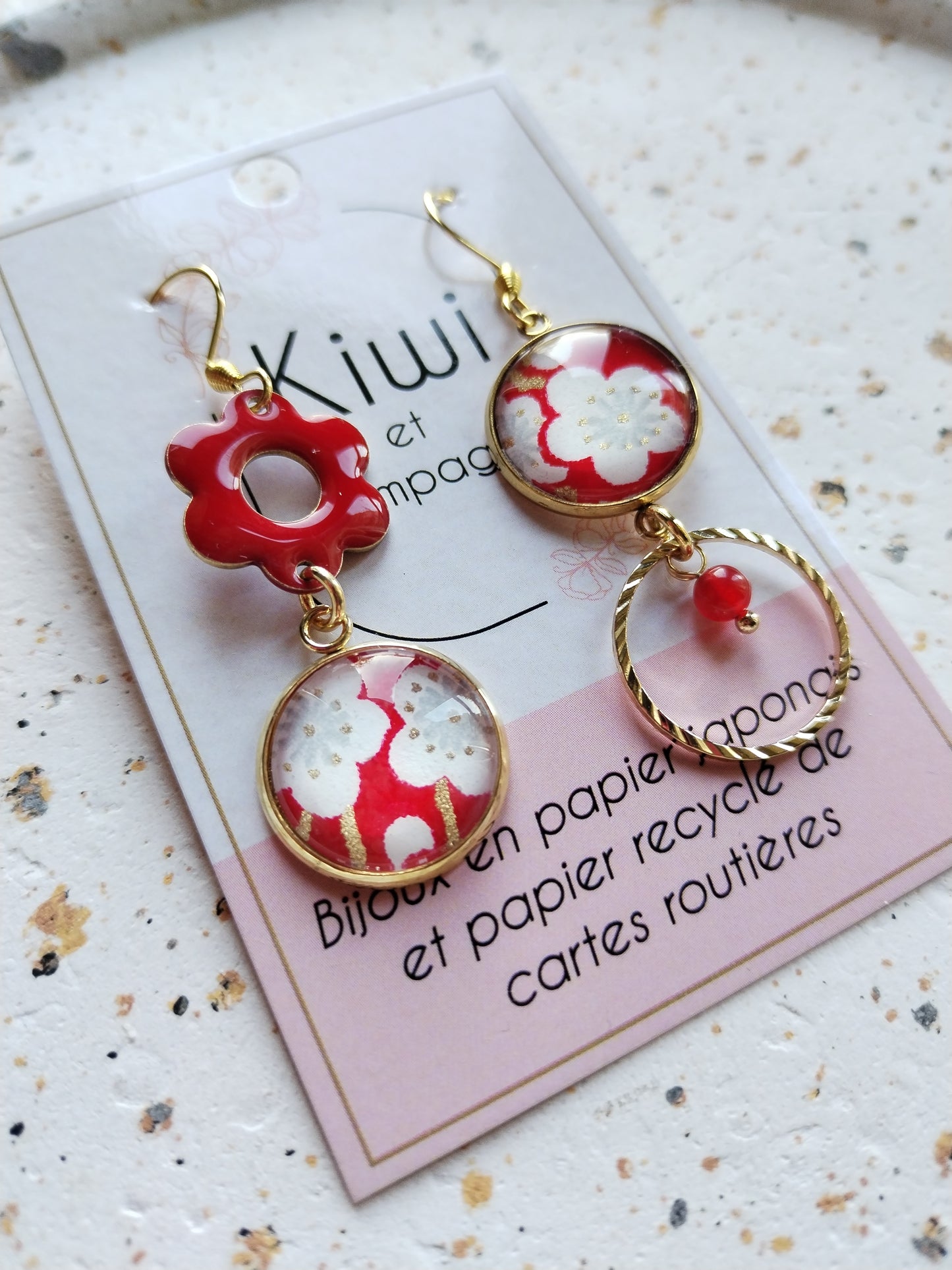 Boucles d’oreilles asymétriques – Élégance dorée & papier japonais vert