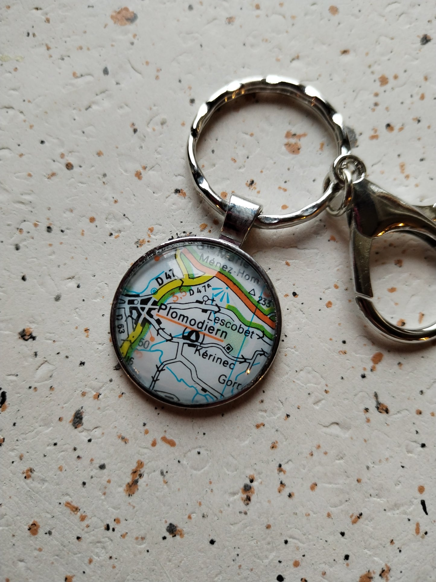 Porte clé recyclage carte routière - plomodiern (29) - Finistère