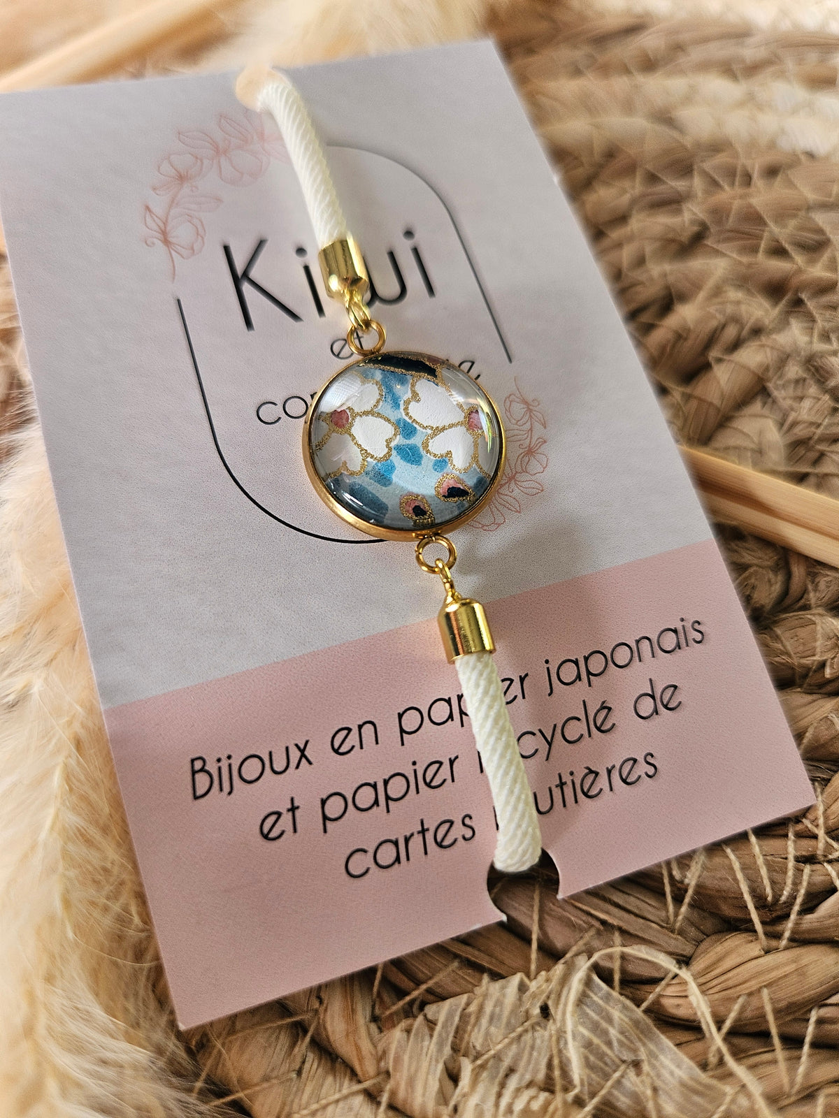 Bracelet blanc et bleu ciel réglable - Fleur romantique