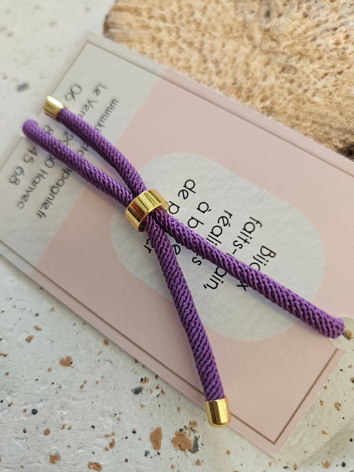 Bracelet réglable en coton violet- cabochon fleur rose clair