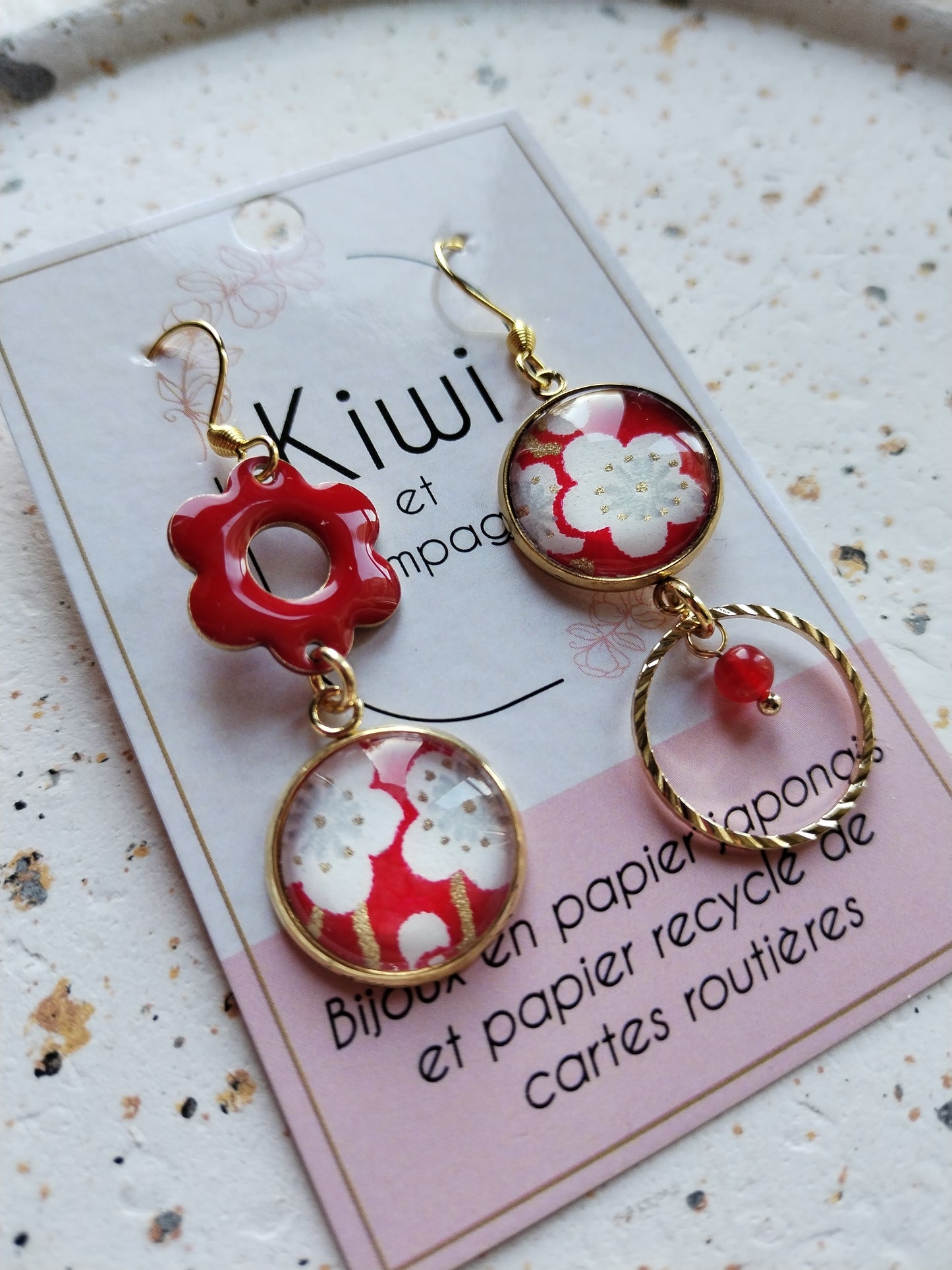 Boucles d’oreilles asymétriques – Élégance dorée & papier japonais vert