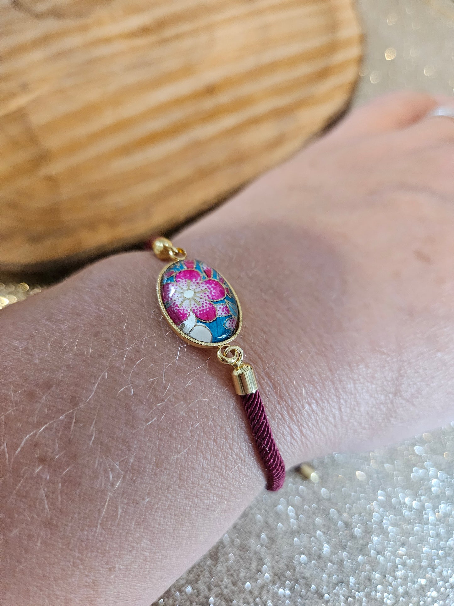 Bracelet réglable en coton bordeaux - cabochon rose feuille -oval-
