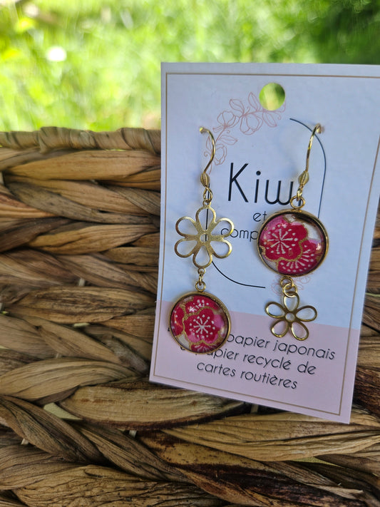 Boucles d'oreilles asymétriques fleur en acier doré – Cabochons 16mm-rose fleuri