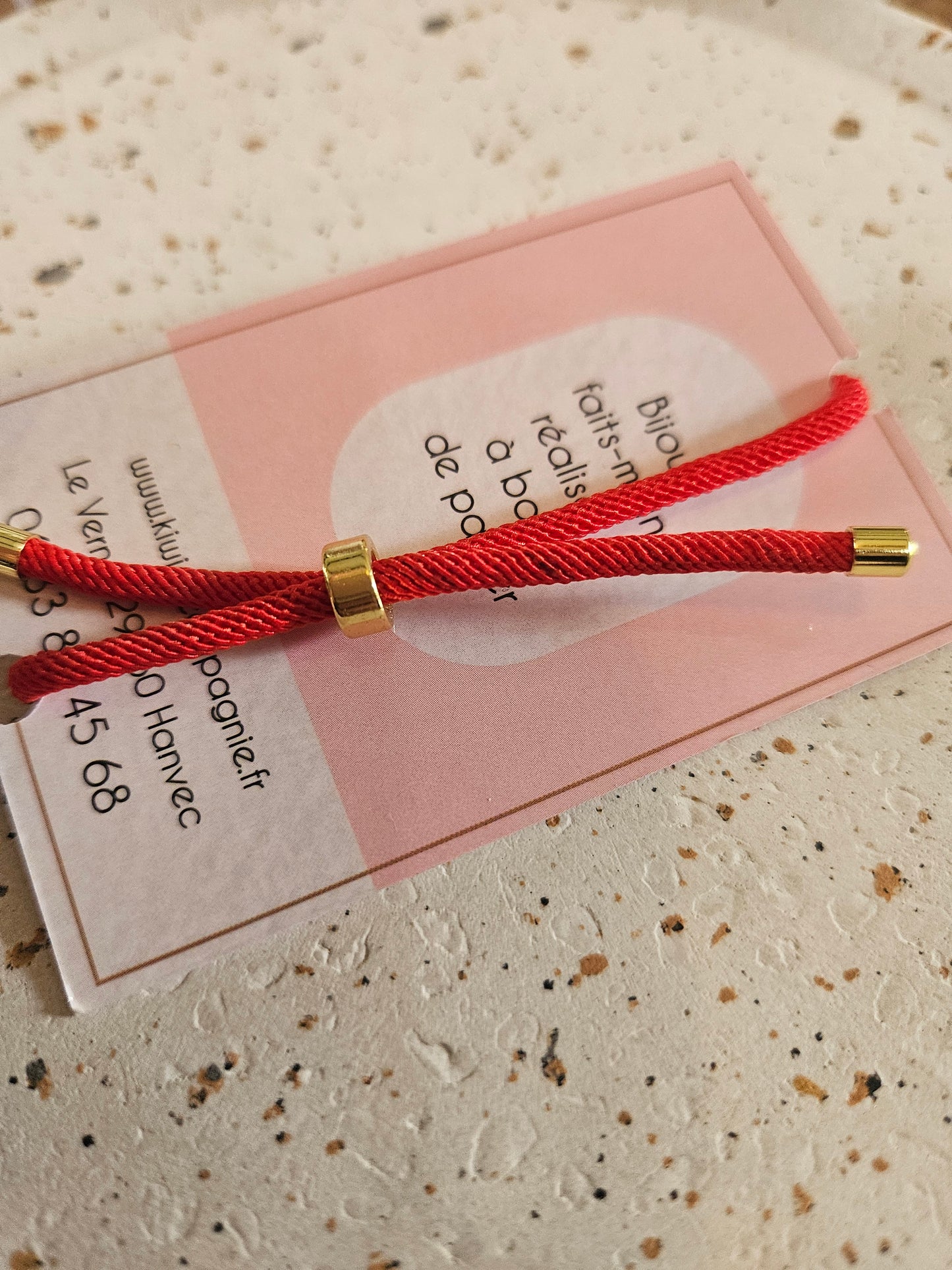 Bracelet réglable en coton rouge - cabochon rouge fleur rose