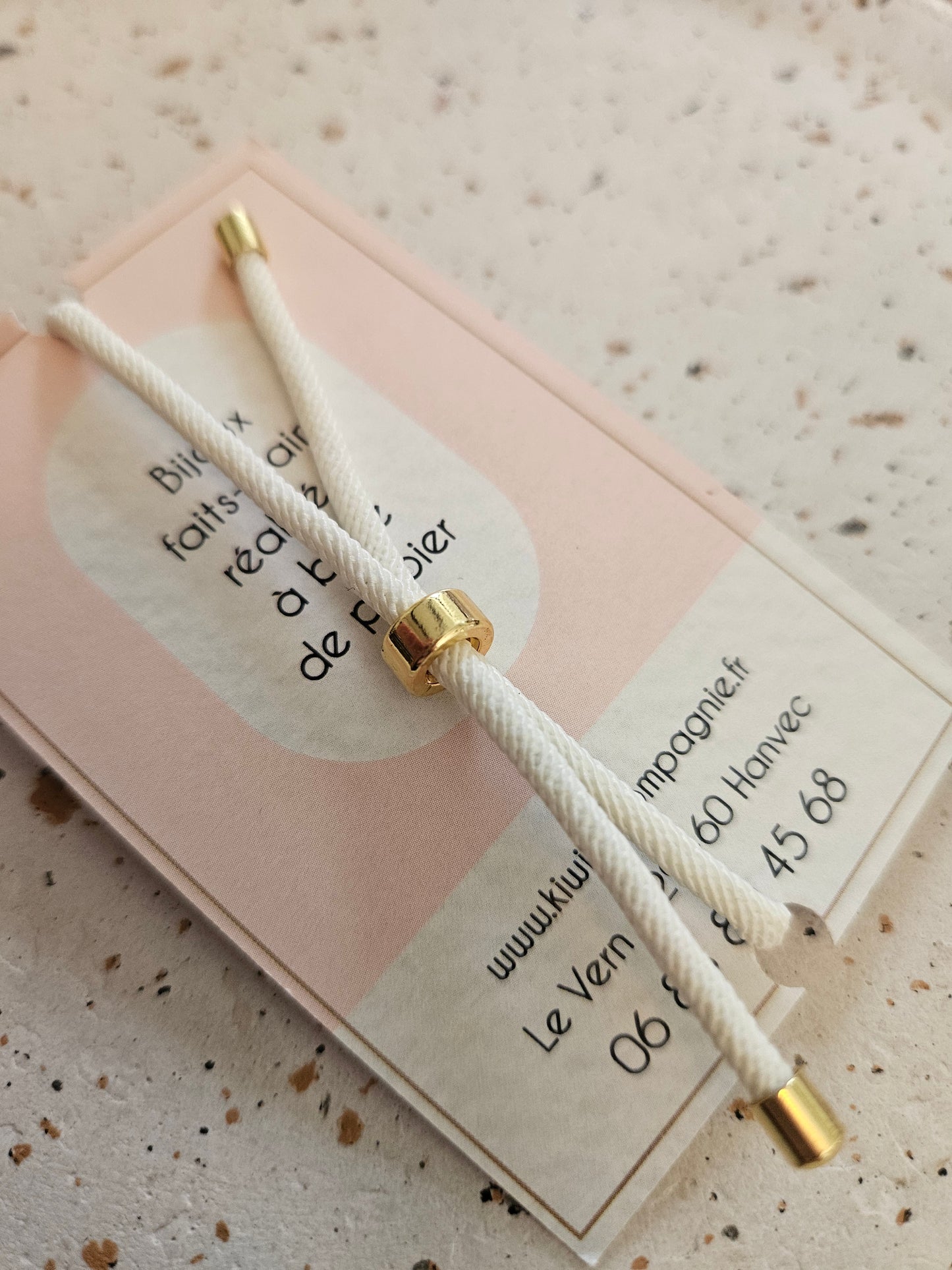 Bracelet réglable en coton blanc- cabochon feuillage turquoise