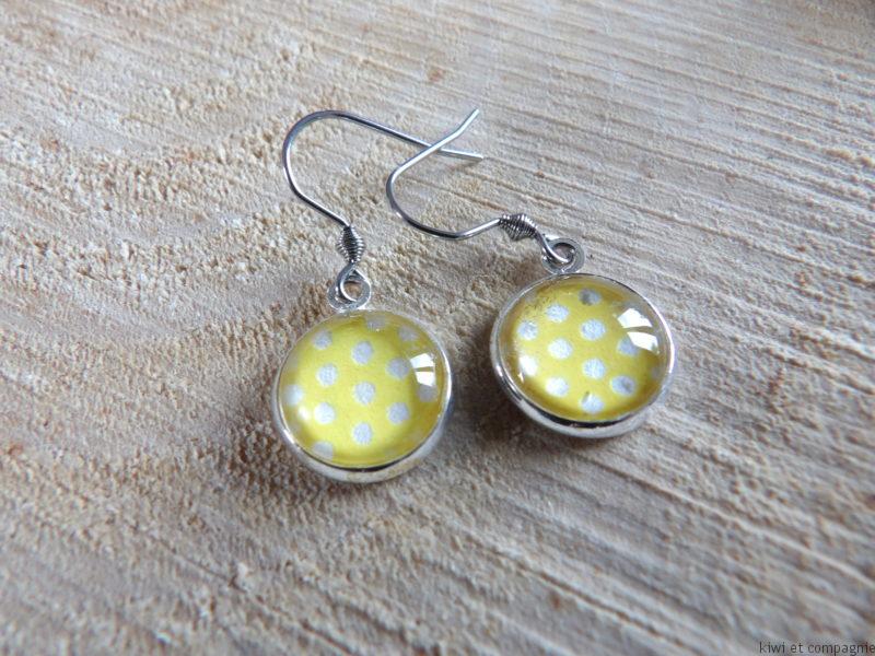 Boucles d'oreilles courtes - acier inoxydable - cabochons ronds 12mm - Jaune à pois blancs