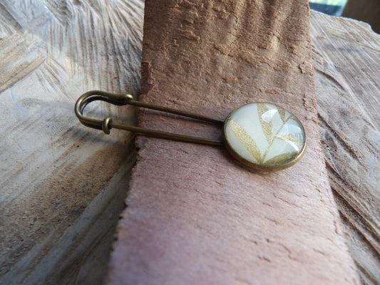 Broche bronze 20mm - blanc, feuilles dorées