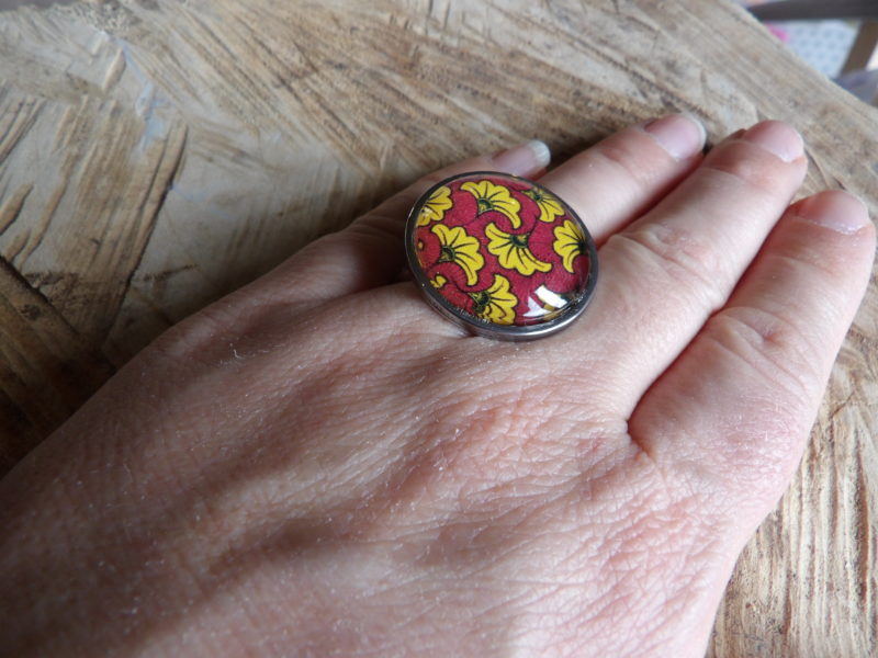 Bague cabochon rond de 25mm - Wax rouge et jaune