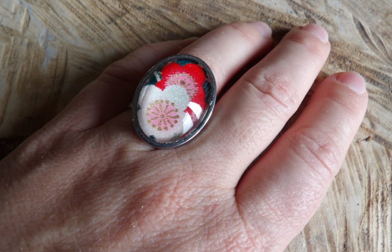 Bague cabochon ovale de 18x25mm - collection flora : gris, rouge, blanc - acier inoxydable