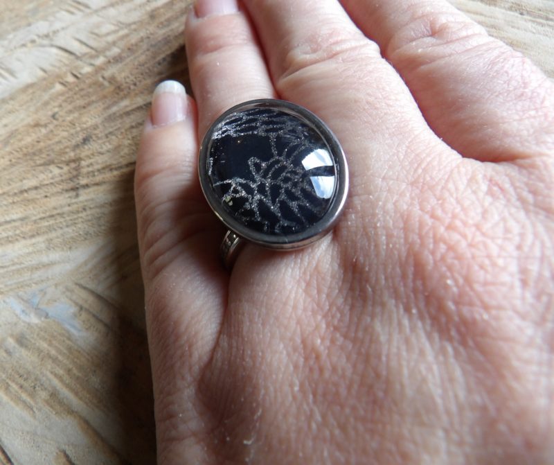 Bague cabochon ovale de 18x25mm - collection silva : noir et argenté - acier inoxydable