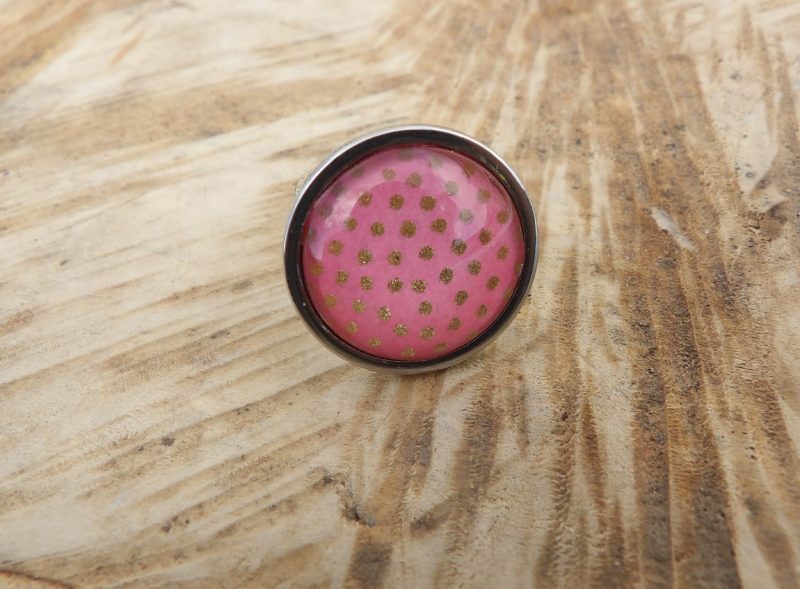 Bague ajustable ronde cabochon 20mm - Métal argenté - papier japonais pois doré et rose clair
