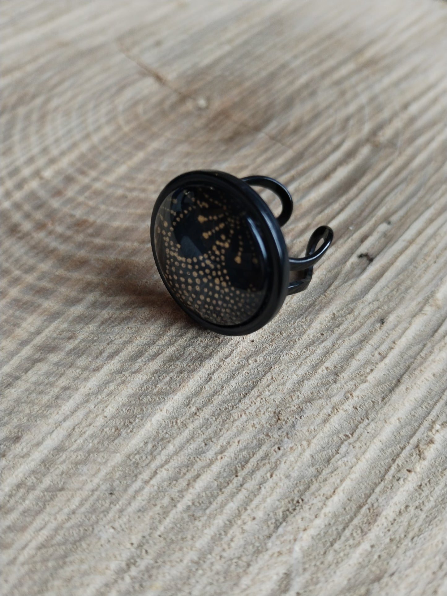 Bague ajustable ronde cabochon 20mm - Acier inoxydable résiné noir - Papier japonais floral doré et fond noir