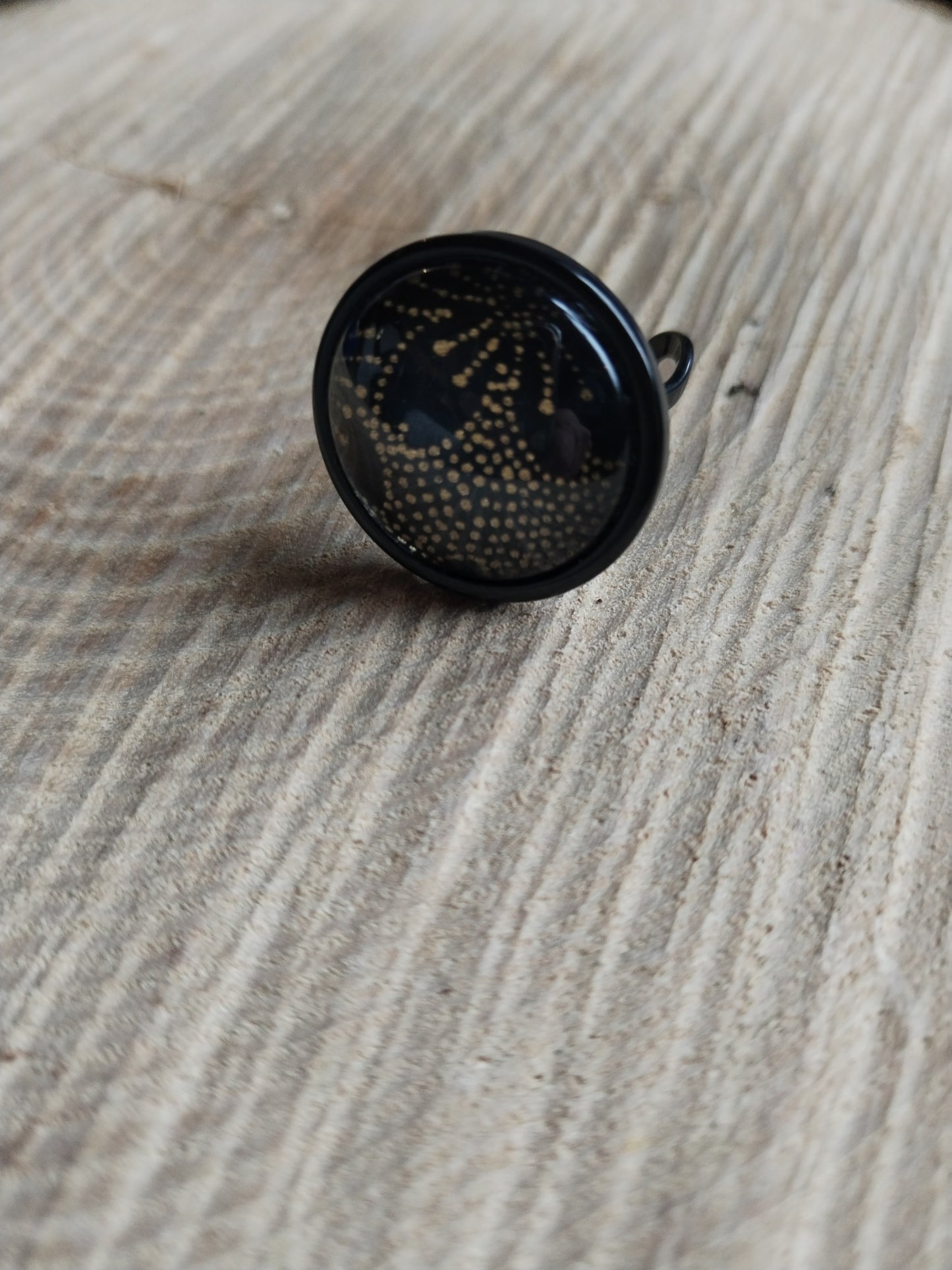 Bague ajustable ronde cabochon 20mm - Acier inoxydable résiné noir - Papier japonais floral doré et fond noir