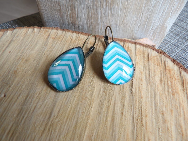 Boucles d'oreilles dormeuses gouttes 18x25mm - Bronze - Graphique bleu et blanc