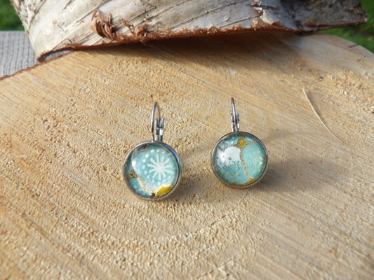 Boucles d'oreilles dormeuses rondes 14mm - acier - fleurs bleues fond moutarde