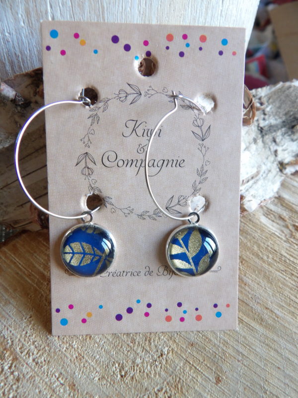 Boucles d'oreilles Créoles 30 mm - cabochons verre 14 mm - papier japonais feuille dorée fond bleu - acier inoxydable