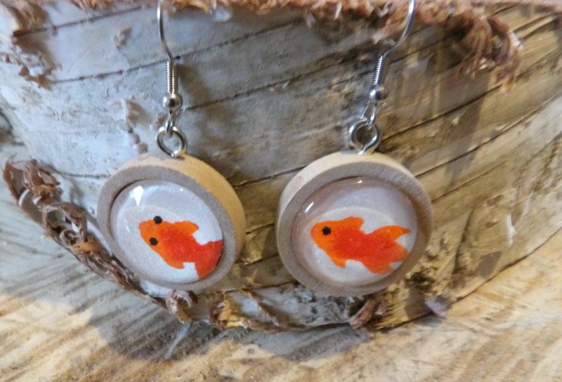 Boucles d'oreilles pendantes bois 23mm - Poisson rouge