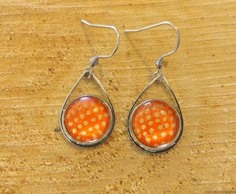 Boucles d'oreilles courtes - acier inoxydable - cabochons ronds 12mm - Forme goutte - Orange, pois dorés