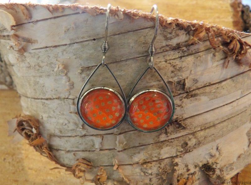 Boucles d'oreilles courtes - acier inoxydable - cabochons ronds 12mm - Forme goutte - Orange, pois dorés