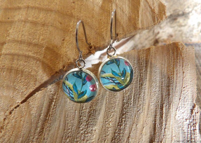 Boucles d'oreilles courtes - acier inoxydable - cabochons ronds 12mm - feuilles, fleurs et ciel bleu