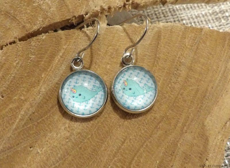 Boucles d'oreilles courtes - modèle enfant avec cabochons ronds 12mm - narval