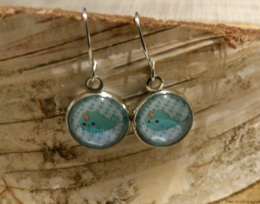 Boucles d'oreilles courtes - modèle enfant avec cabochons ronds 12mm - narval