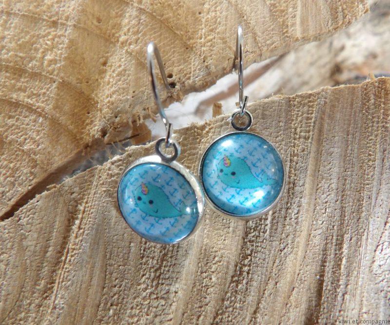 Boucles d'oreilles courtes - modèle enfant avec cabochons ronds 12mm - narval
