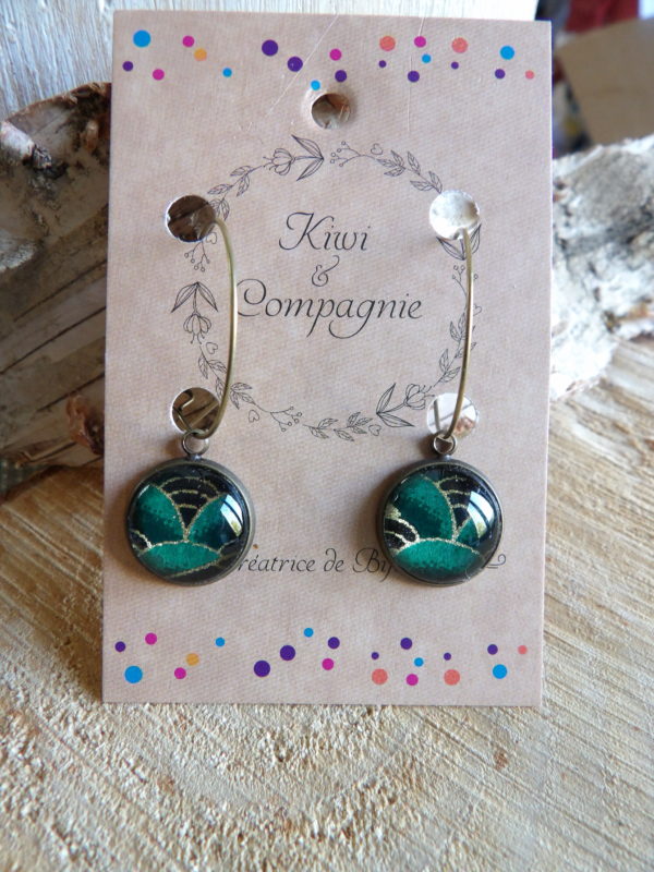Boucles d'oreilles Créoles 25 mm - cabochons verre 16 mm - collection IZIA : papier japonais vert graphique - bronze