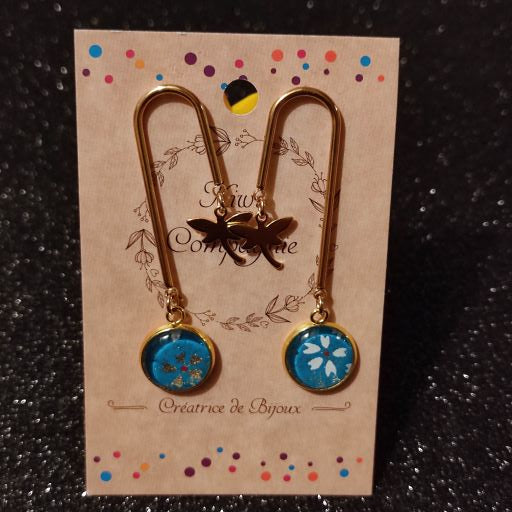 Boucle d'oreille en forme de U - acier inoxydable doré - cabochon + breloque libellule - floral bleu blanc et doré