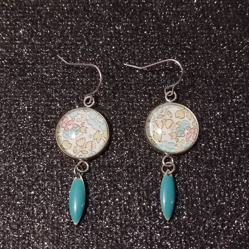 Boucles d'oreilles cabochons ronds 16mm - Métal argenté - floral vert et blanc - sequin bleu turquoise