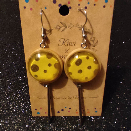 Boucles d'oreilles support bois 20mm avec tube métal - Papier chiyogami pois dorés, fond jaune soleil