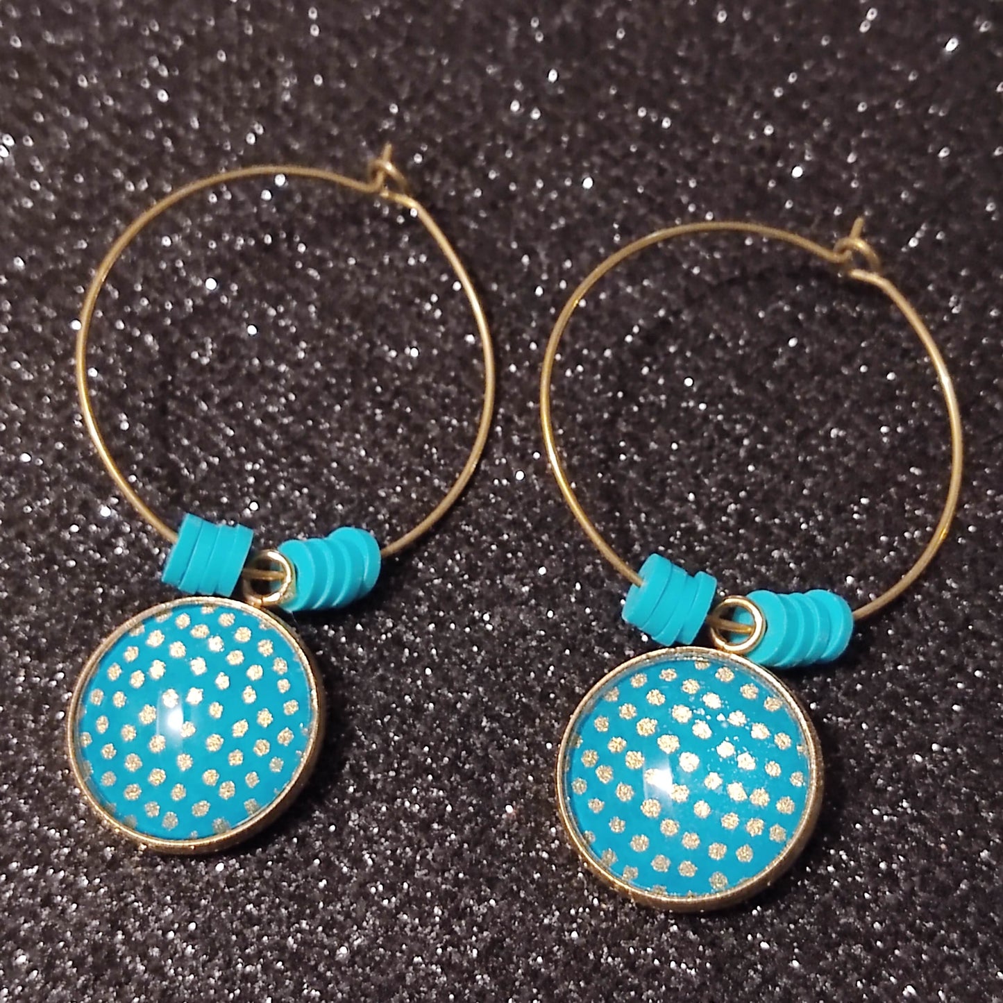 Boucles d'oreilles Créoles 30 mm - cabochons verre 16 mm - papier japonais pois dorés, fond vert émeraude - acier inoxydable doré