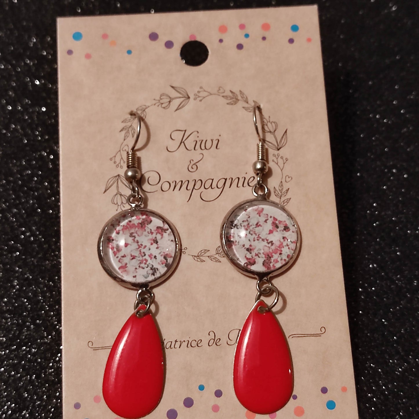 Boucles d'oreilles cabochons 14mm - Acier inoxydable - floral blanc et rose, breloque rouge