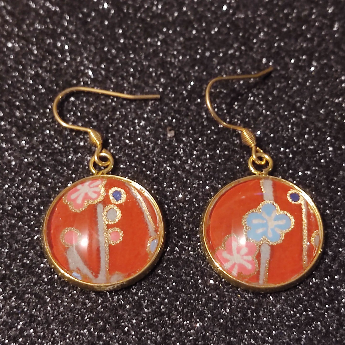 Boucles d'oreilles cabochons ronds 18mm - acier inoxydable doré - papier japonais floral fond rouge