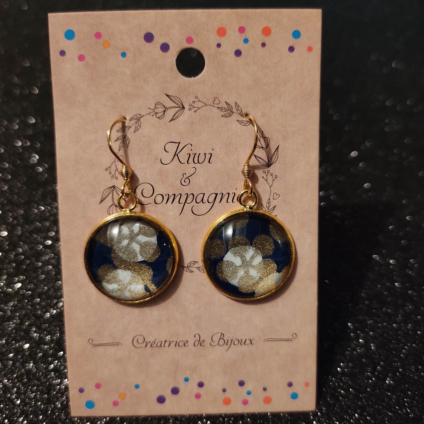 Boucles d'oreilles cabochons ronds 18mm - acier inoxydable doré - papier japonais floral doré et blanc, fond bleu