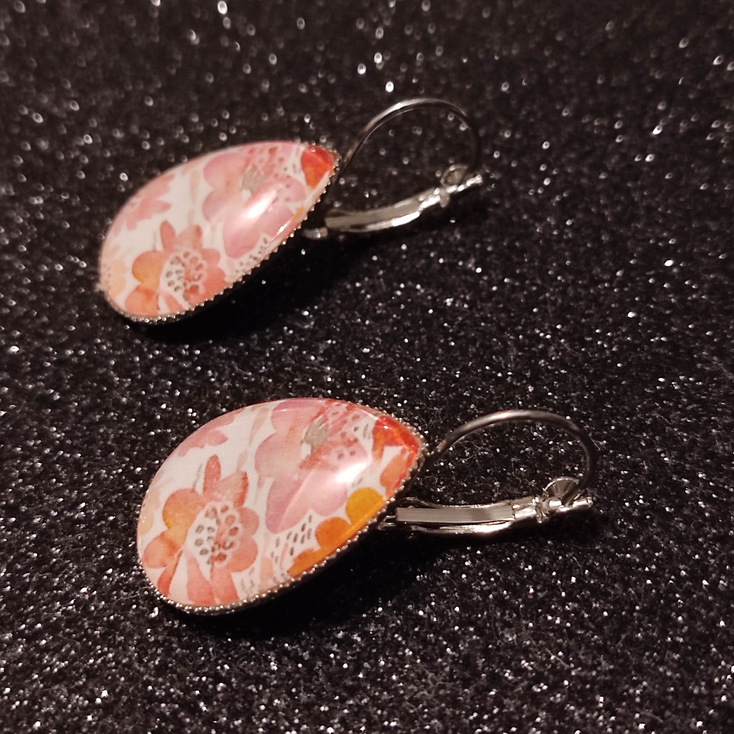 Boucles d'oreilles dormeuses gouttes 18x25mm - Métal argenté - floral rose pastel