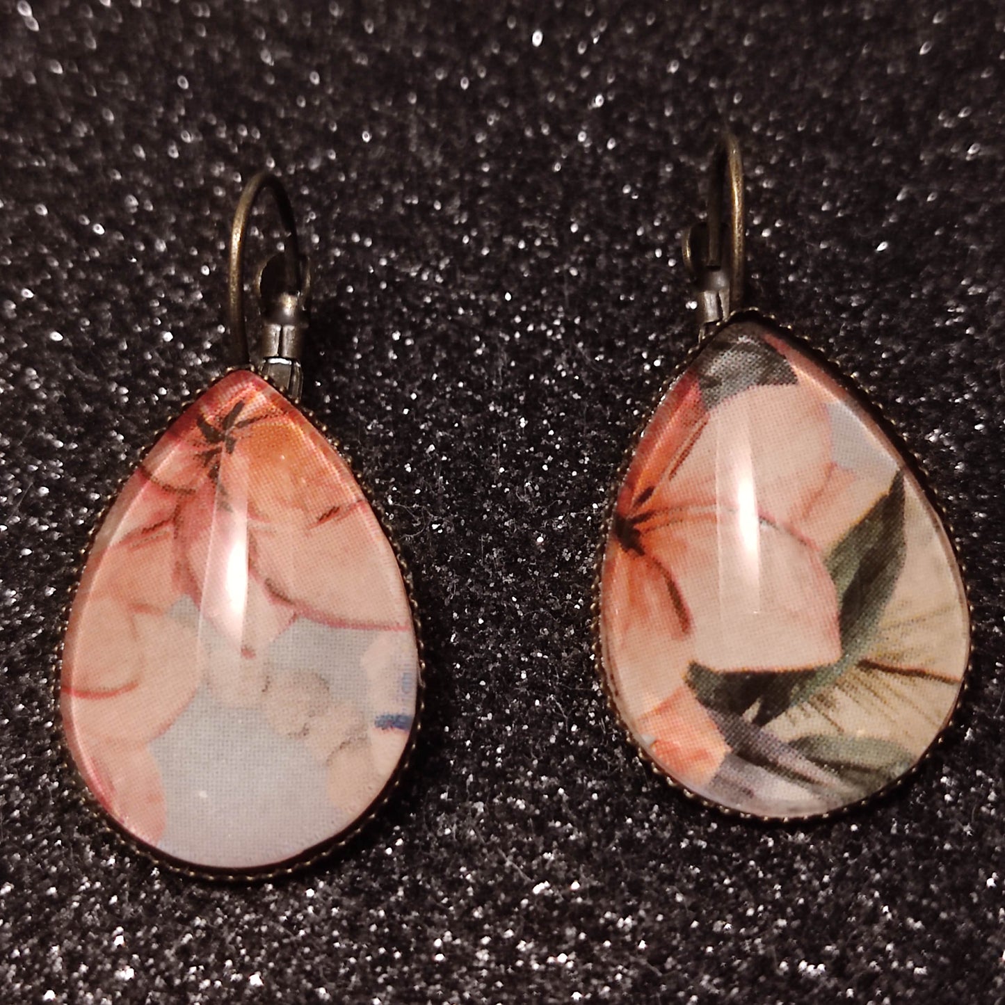 Boucles d'oreilles dormeuses gouttes 18x25mm - Bronze - Floral