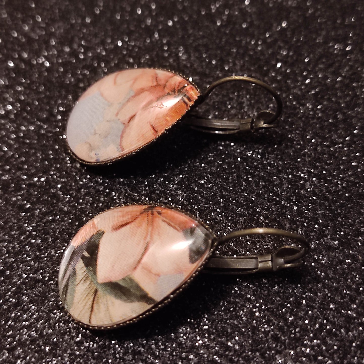 Boucles d'oreilles dormeuses gouttes 18x25mm - Bronze - Floral