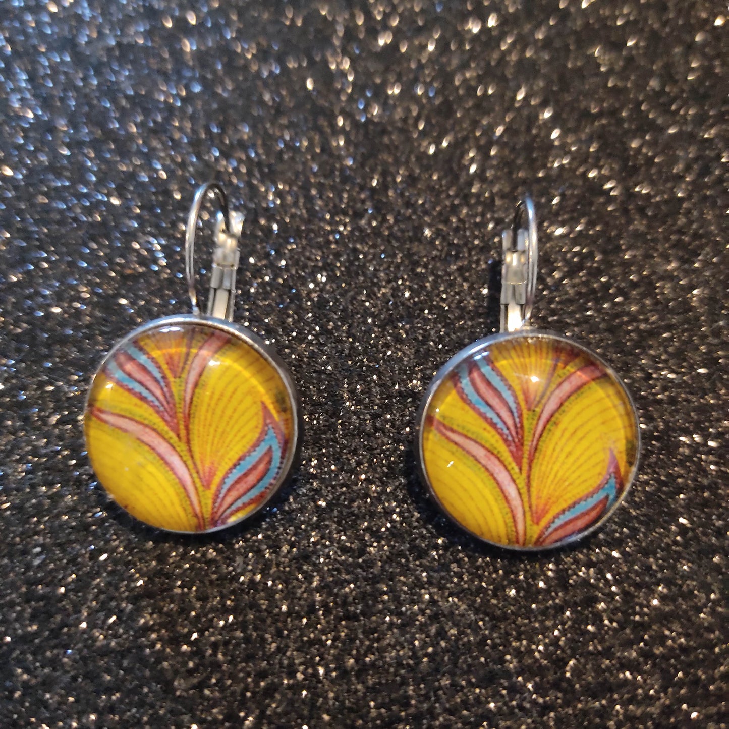 Boucles d'oreilles dormeuses rondes 18mm - Métal argenté - fleurs fond jaune moutarde