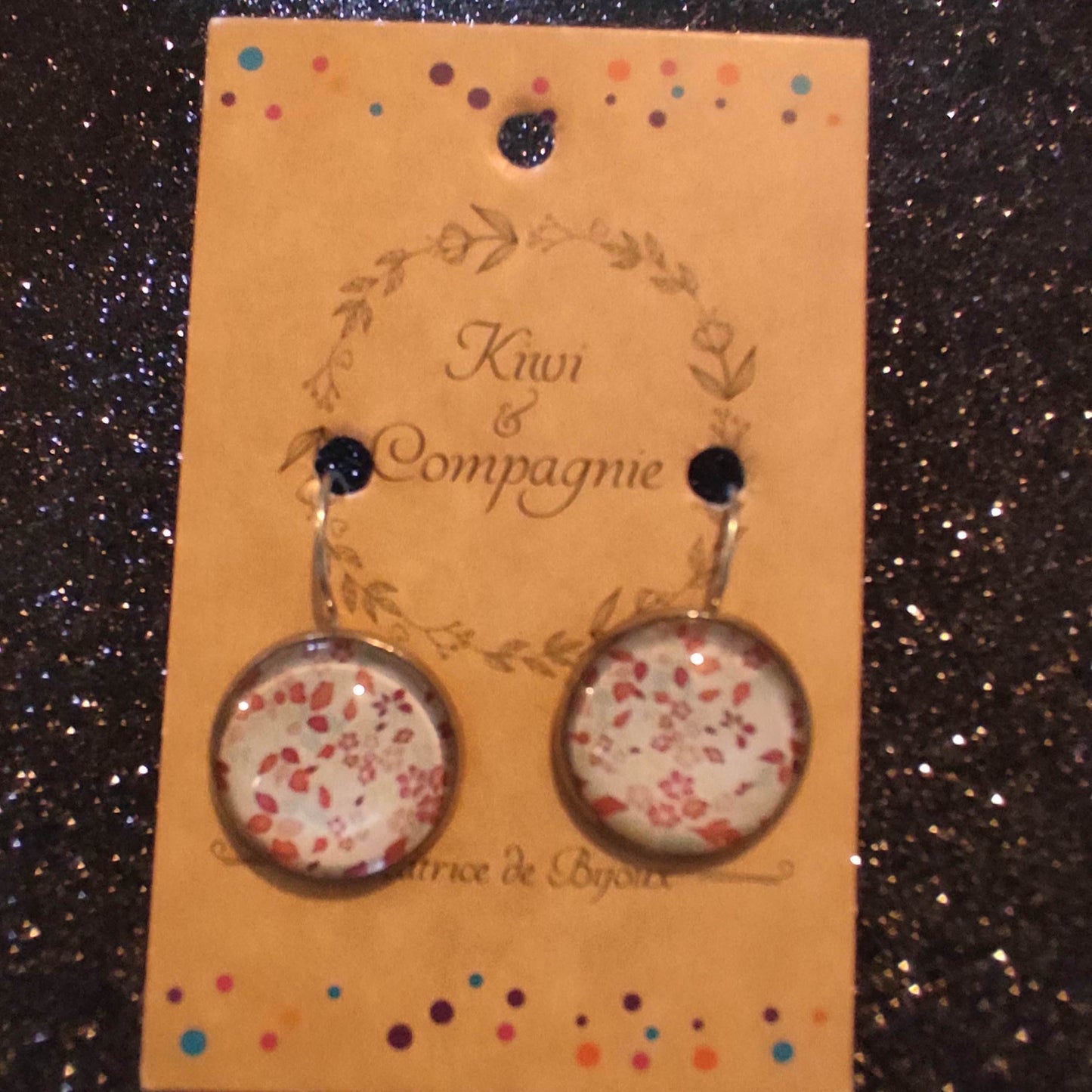 Boucles d'oreilles dormeuses rondes 18mm - Métal argenté - fleurs rose antique et bleues pastel fond blanc