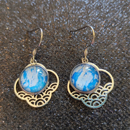 Boucles d'oreilles cabochons ronds 12mm - Acier inoxydable - Breloque nuage filigrane - Papier marbré bleu, blanc et argenté