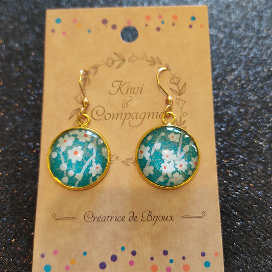 Boucles d'oreilles cabochons ronds 18mm - acier inoxydable doré - papier japonais floral blanc, fond bleu