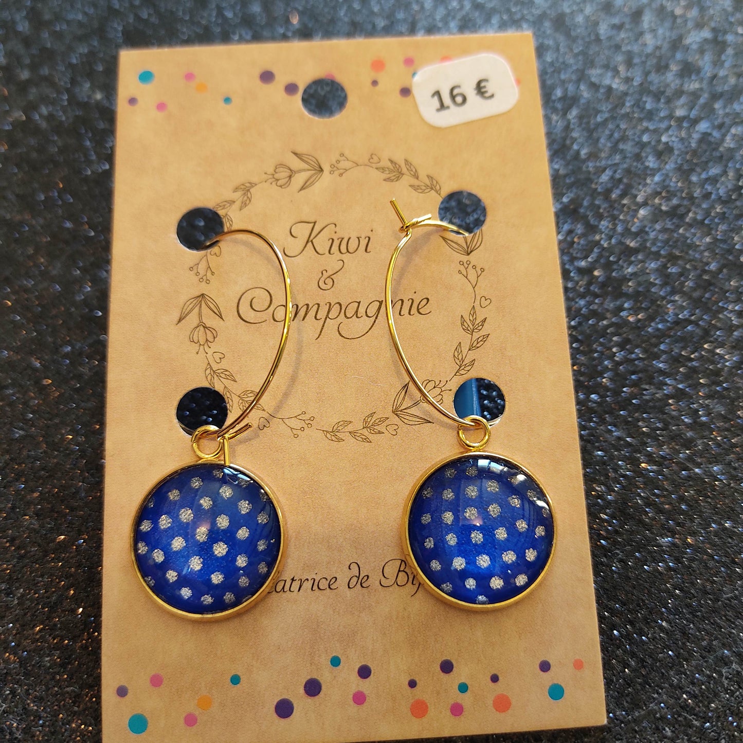 Boucles d'oreilles Créoles 25 mm - cabochons verre 16 mm - papier japonais pois argentés sur fond bleu
