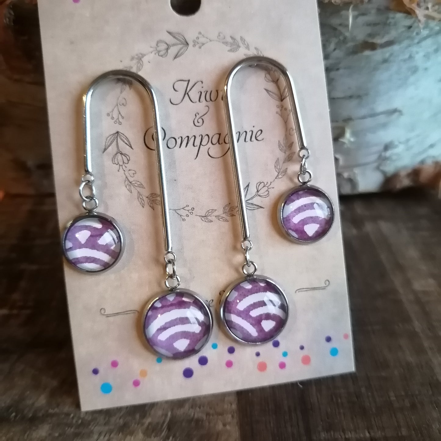 Boucle d'oreille en forme de U - acier inoxydable - double cabochon - graphique blanc et violet